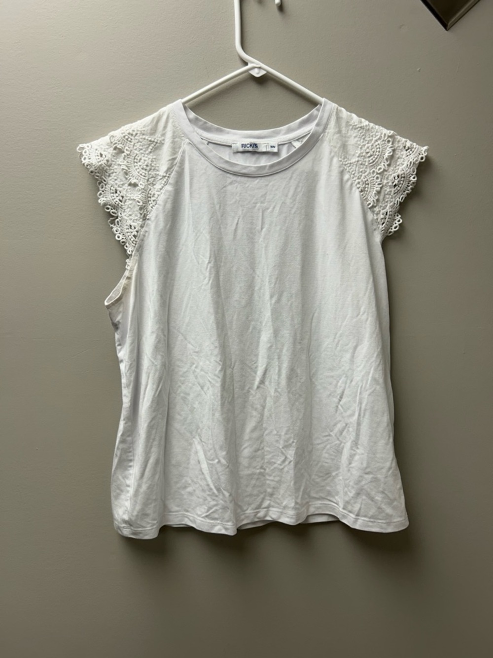 Ricki’s‎ Women’s White Lace Cap Sleeves T Shirt